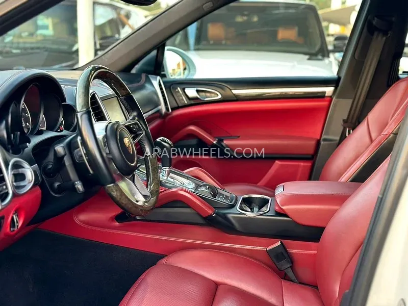 Porsche Cayenne 2016 for Sale in Sharjah Image-18