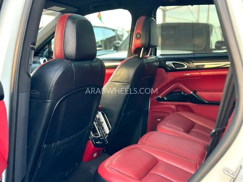 Porsche Cayenne 2016 for Sale in Sharjah Image-19