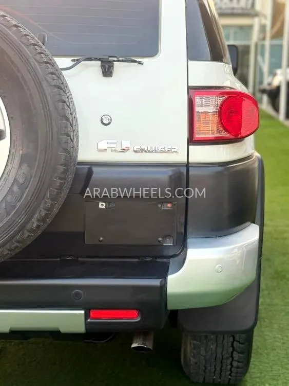 Toyota FJ Cruiser 2023 for Sale in Sharjah Image-4