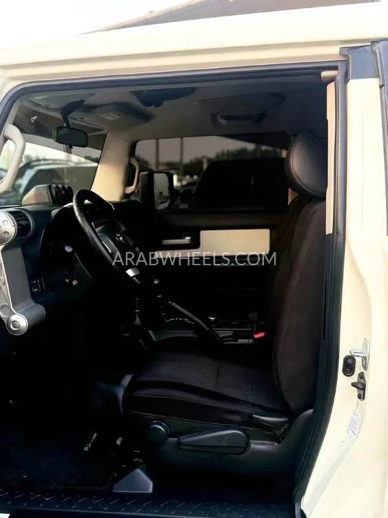 Toyota FJ Cruiser 2023 for Sale in Sharjah Image-5