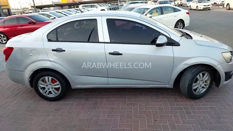 Chevrolet Sonic 2014 for Sale in Sharjah Image-3