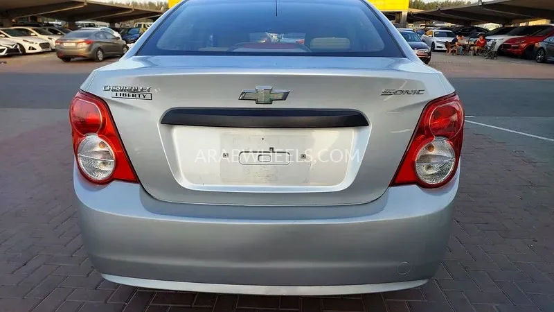 Chevrolet Sonic 2014 for Sale in Sharjah Image-7