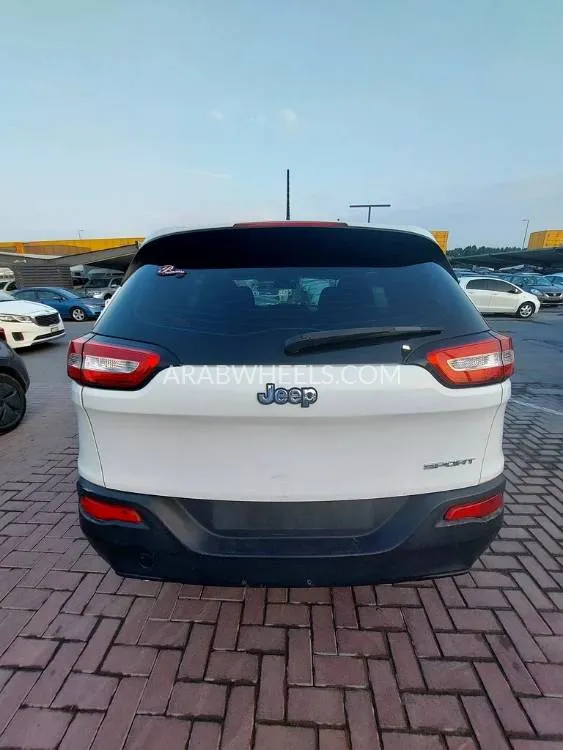 جيب شيروكي 2017 for Sale in الشارقة Image-7