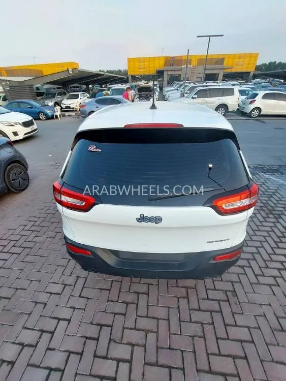 جيب شيروكي 2017 for Sale in الشارقة Image-8