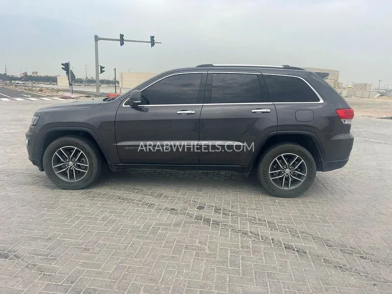 Jeep Grand Cherokee L 2017 for Sale in Sharjah Image-4
