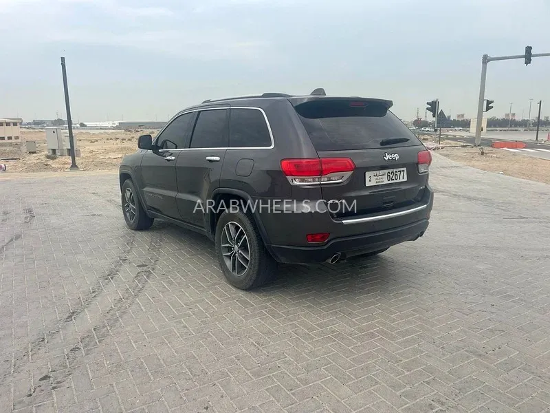 Jeep Grand Cherokee L 2017 for Sale in Sharjah Image-5