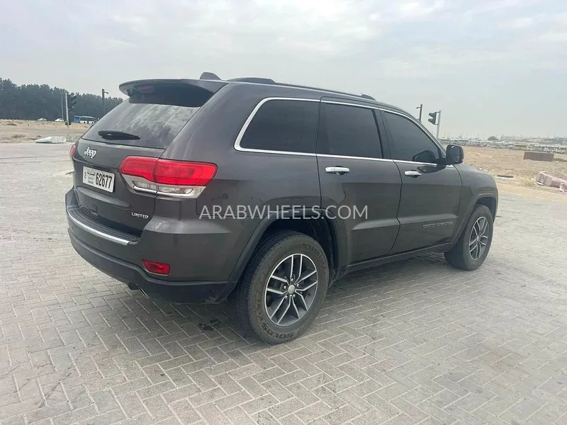 Jeep Grand Cherokee L 2017 for Sale in Sharjah Image-7