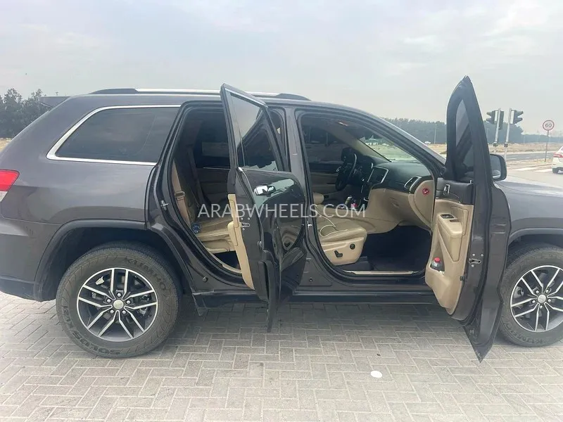 Jeep Grand Cherokee L 2017 for Sale in Sharjah Image-10