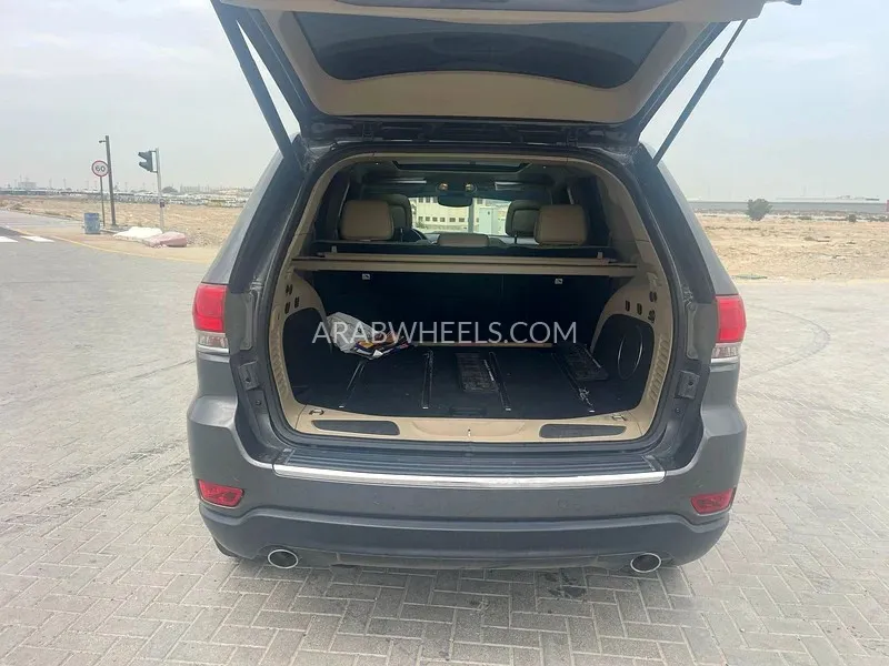 Jeep Grand Cherokee L 2017 for Sale in Sharjah Image-16