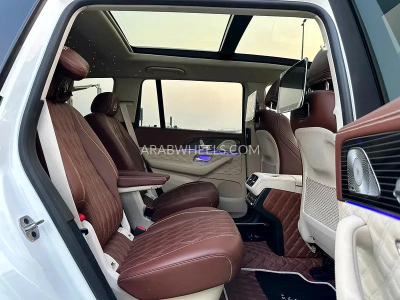 مرسيدس بنز GLS 2024 for Sale in الشارقة Image-3