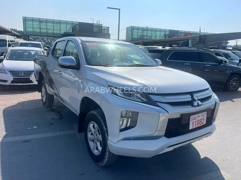 Mitsubishi L200 2019 for Sale in Sharjah Image-1