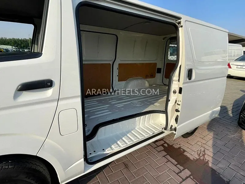 تويوتا هايس 2020 for Sale in الشارقة Image-11