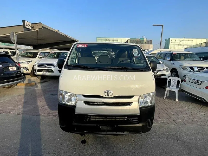 Toyota Hiace 2021 for Sale in Sharjah Image-3