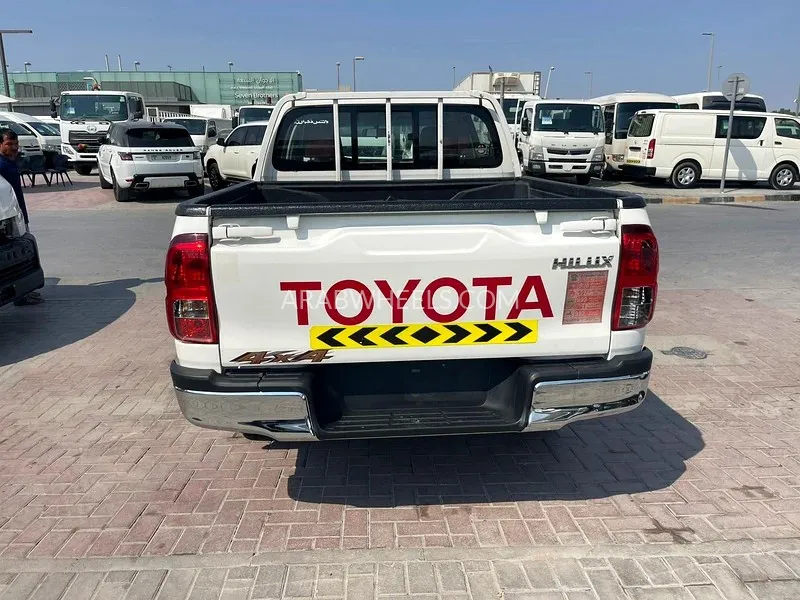 Toyota Hilux 2021 for Sale in Sharjah Image-6