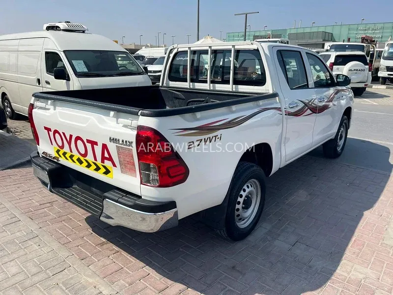 Toyota Hilux 2021 for Sale in Sharjah Image-7
