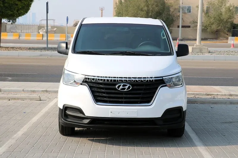Hyundai H1 2019 for Sale in Abu Dhabi Image-1