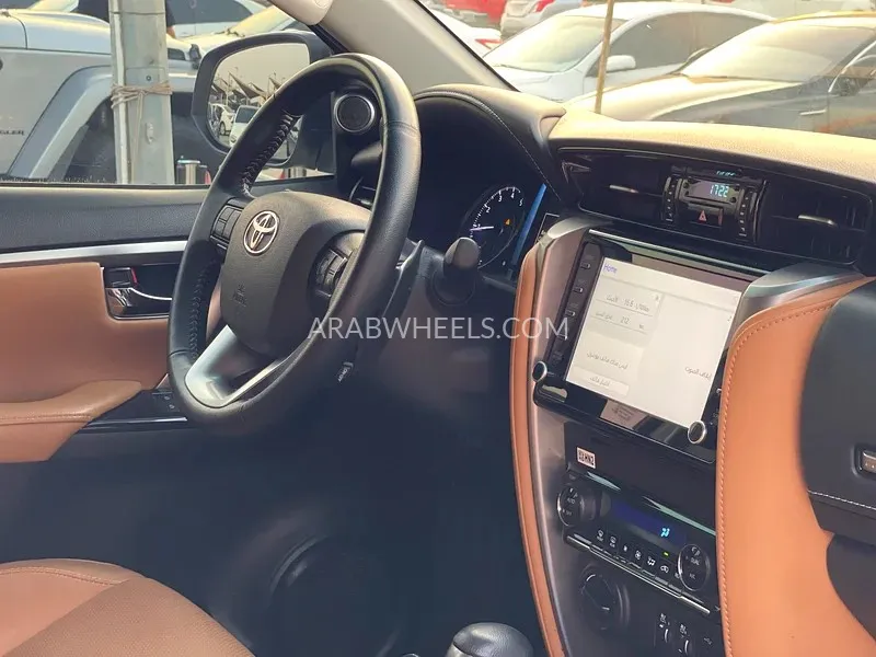Toyota Fortuner 2023 for Sale in Sharjah Image-9