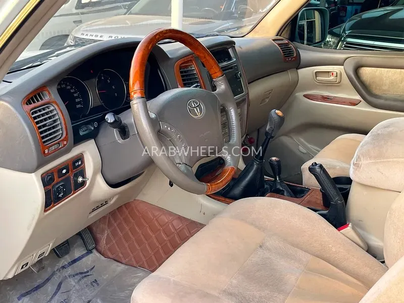 Toyota Land Cruiser 2005 for Sale in Sharjah Image-8