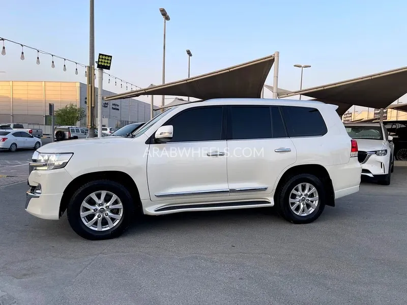 Toyota Land Cruiser 2018 for Sale in Sharjah Image-6