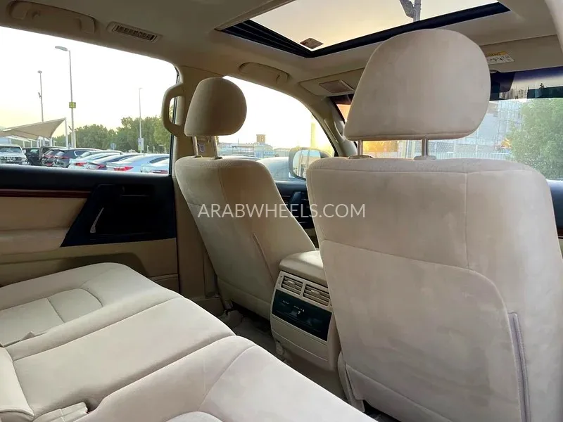 Toyota Land Cruiser 2016 for Sale in Sharjah Image-9