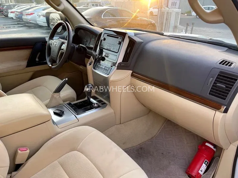 Toyota Land Cruiser 2016 for Sale in Sharjah Image-10