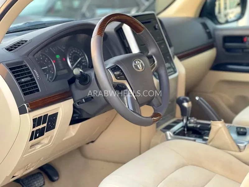 Toyota Land Cruiser 2016 for Sale in Sharjah Image-13