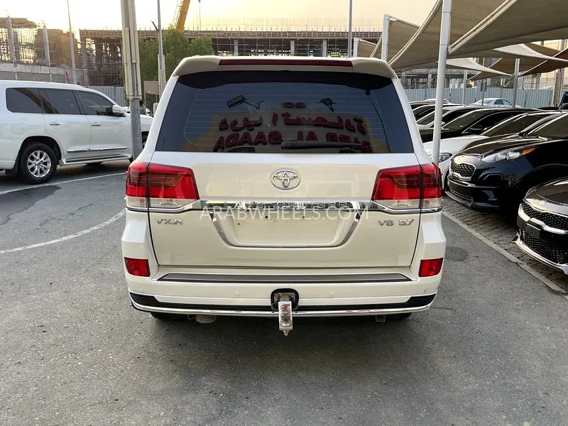 Toyota Land Cruiser 2017 for Sale in Sharjah Image-5