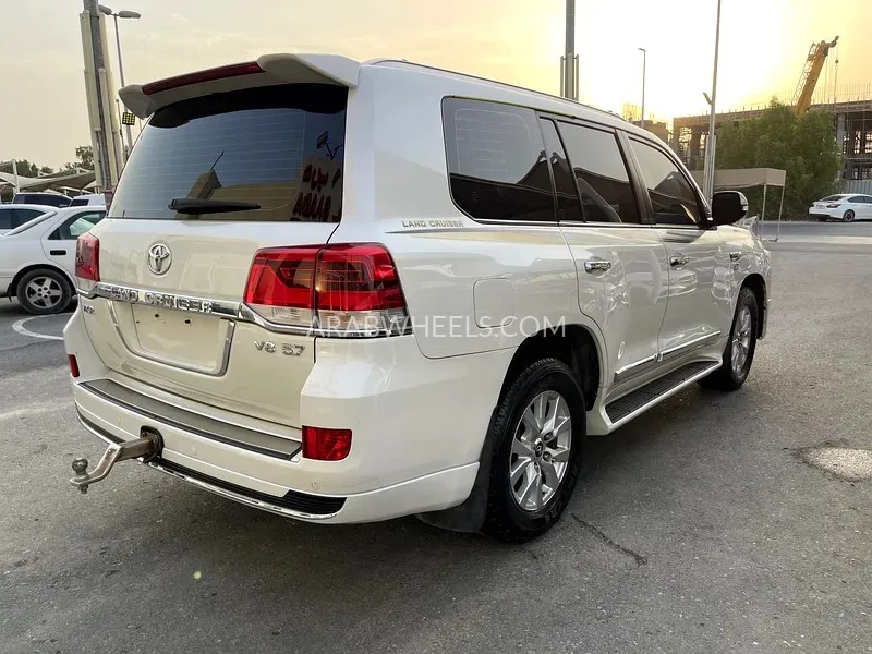 Toyota Land Cruiser 2017 for Sale in Sharjah Image-6