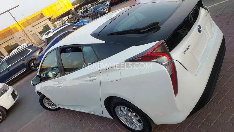 تويوتا بريوس 2018 for Sale in الشارقة Image-9
