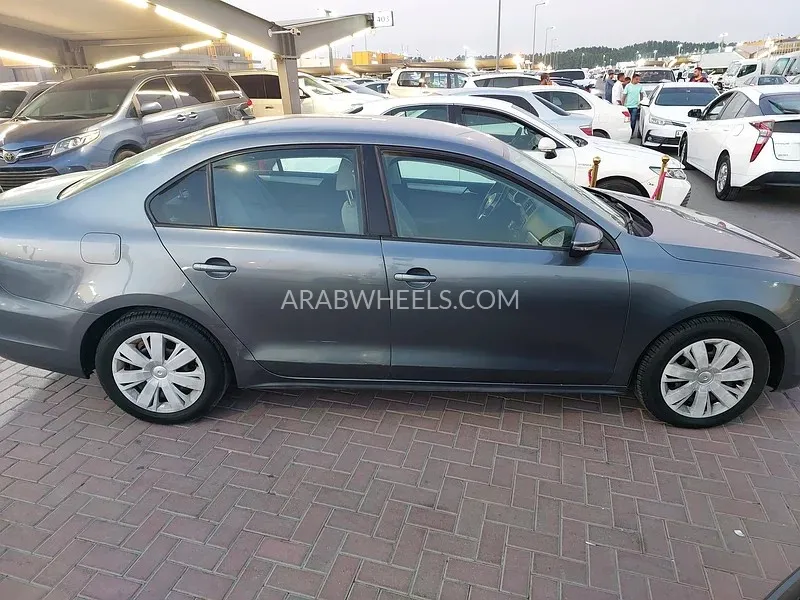 Volkswagen Jetta 2013 for Sale in Sharjah Image-3