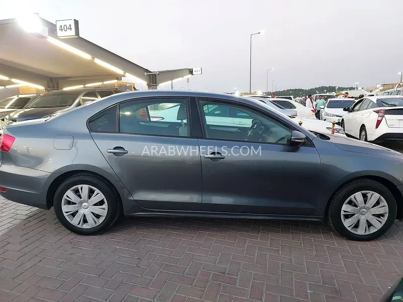 Volkswagen Jetta 2013 for Sale in Sharjah Image-4