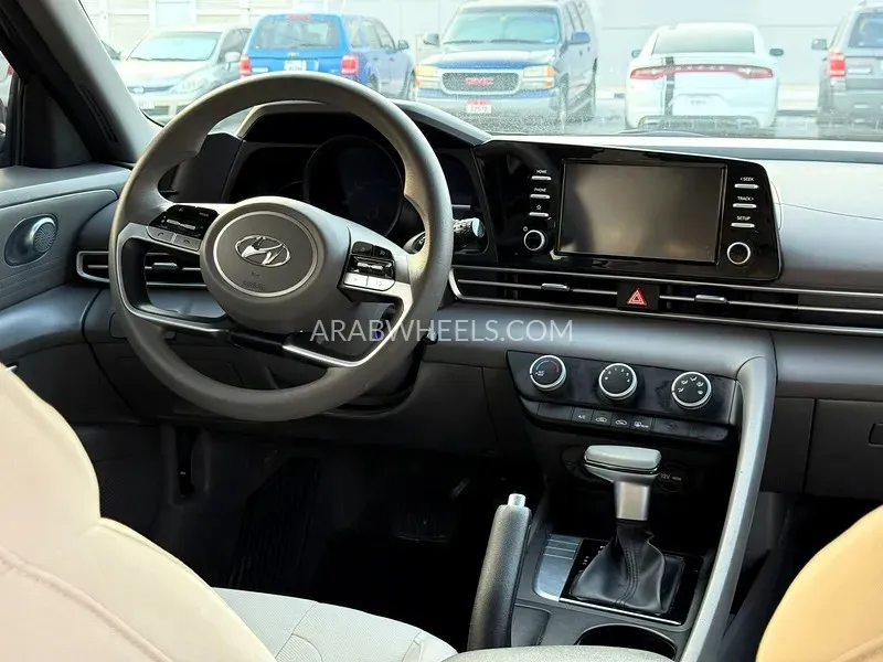 هيونداي إلنترا 2023 for Sale in الشارقة Image-9