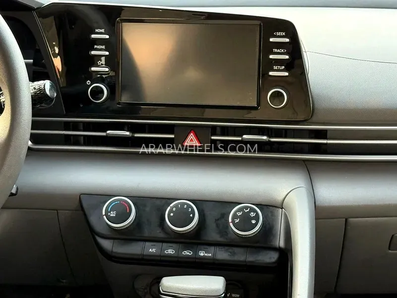 هيونداي إلنترا 2023 for Sale in الشارقة Image-12