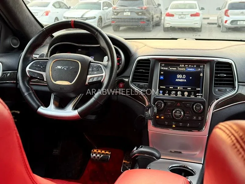 Jeep Grand Cherokee 2015 for Sale in Sharjah Image-11