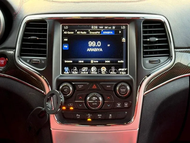 Jeep Grand Cherokee 2015 for Sale in Sharjah Image-14