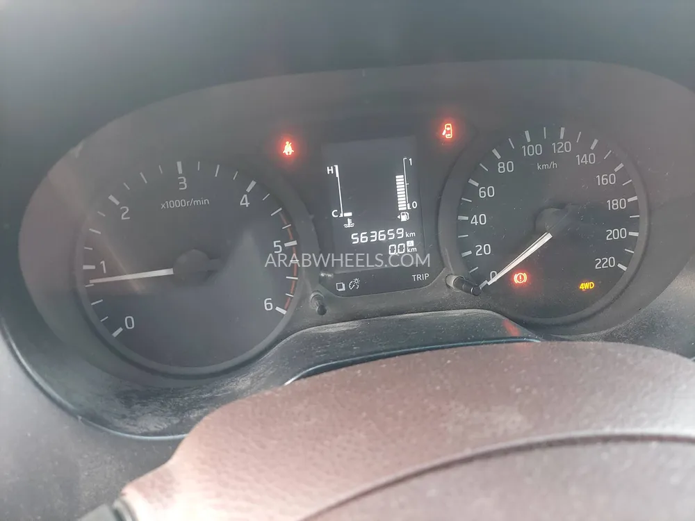 Nissan Navara 2016 for Sale in Sharjah Image-9