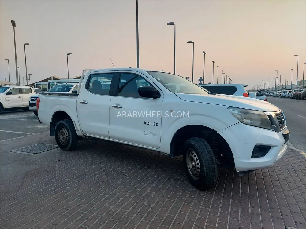 Nissan Navara 2016 for Sale in Sharjah Image-2