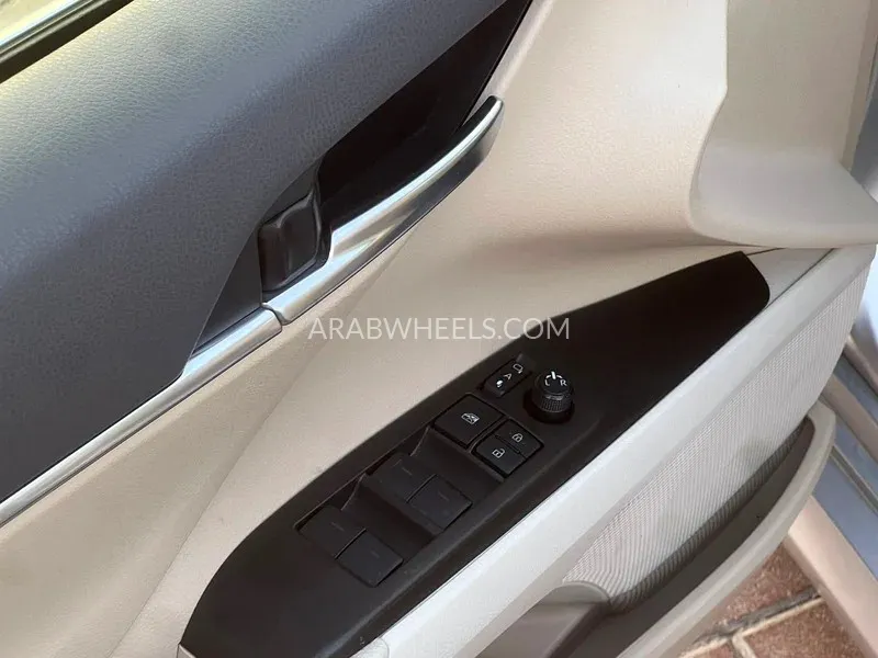Toyota Camry 2023 for Sale in Sharjah Image-17