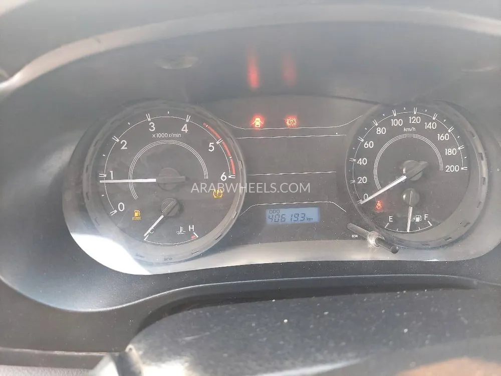 Toyota Hilux 2017 for Sale in Sharjah Image-9