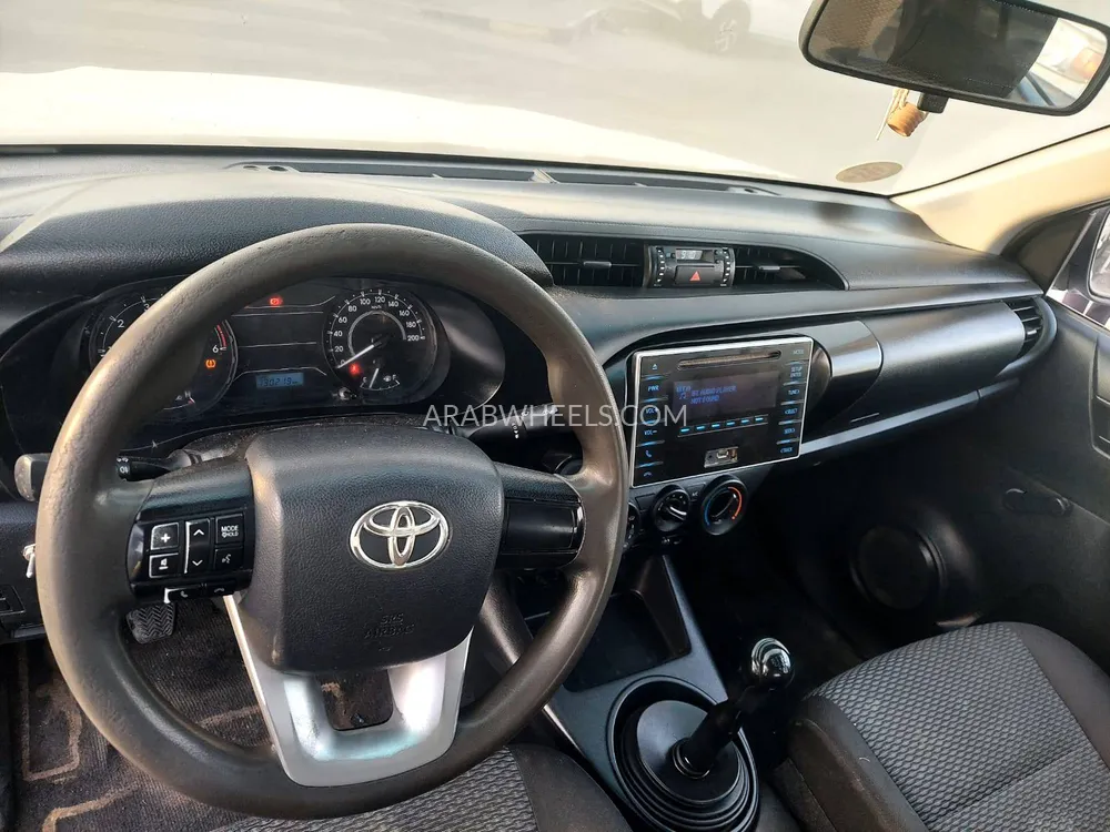 Toyota Hilux 2018 for Sale in Sharjah Image-7