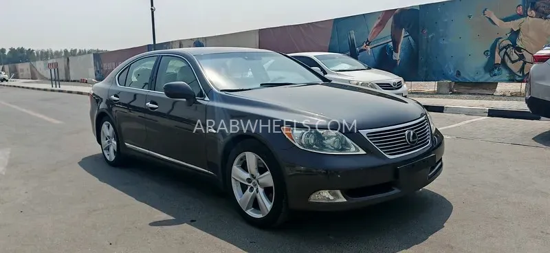 لكزس LS 2008 for Sale in الشارقة Image-6