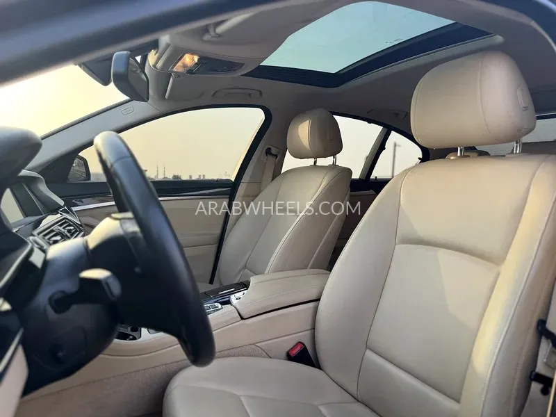 BMW 5 series 2016 for Sale in Sharjah Image-8