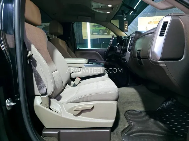 GMC Sierra 2018 for Sale in Ajman Image-12