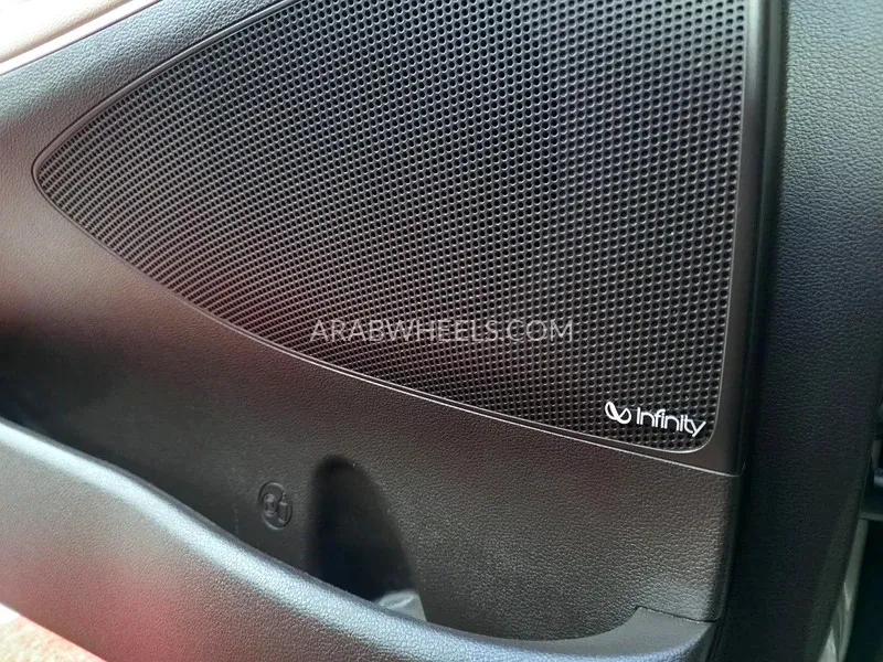 Hyundai Azera 2018 for Sale in Ajman Image-10