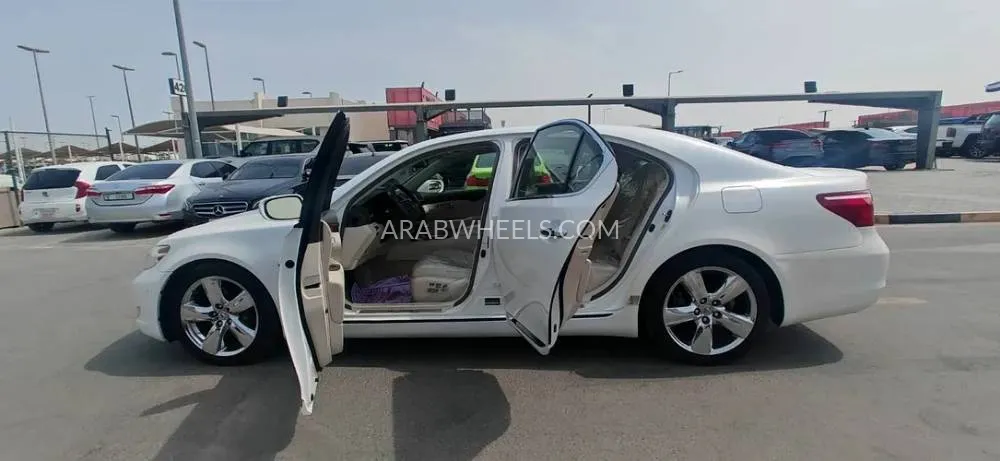 Lexus LS 2010 for Sale in Sharjah Image-15
