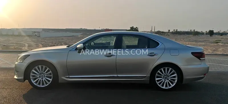 Lexus LS 2013 for Sale in Sharjah Image-7