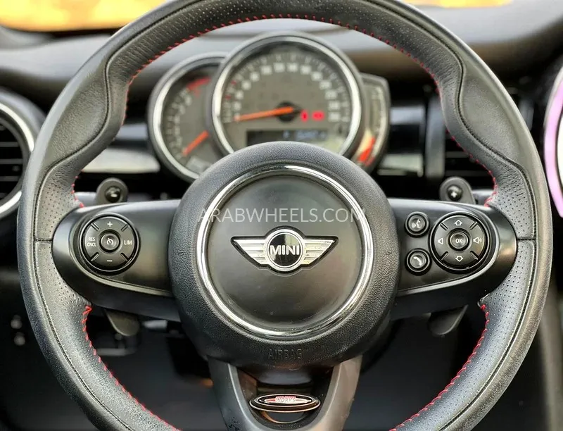 Mini Cooper 2018 for Sale in Sharjah Image-13