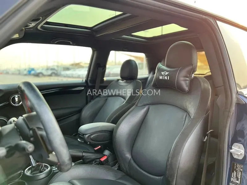 Mini Cooper 2018 for Sale in Sharjah Image-15