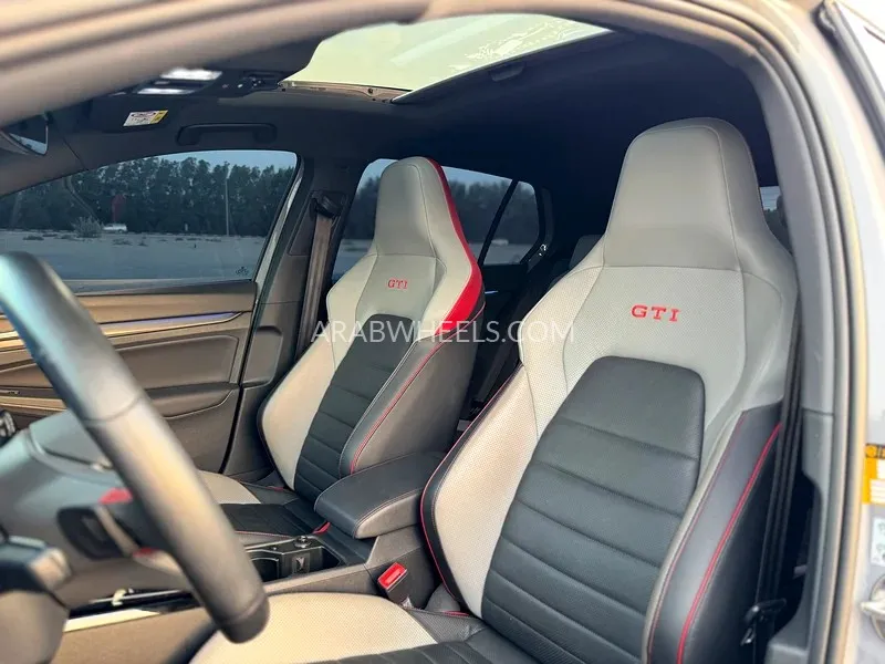  فولكس واجن جولف جي تي آي 2023 for Sale in الشارقة Image-8