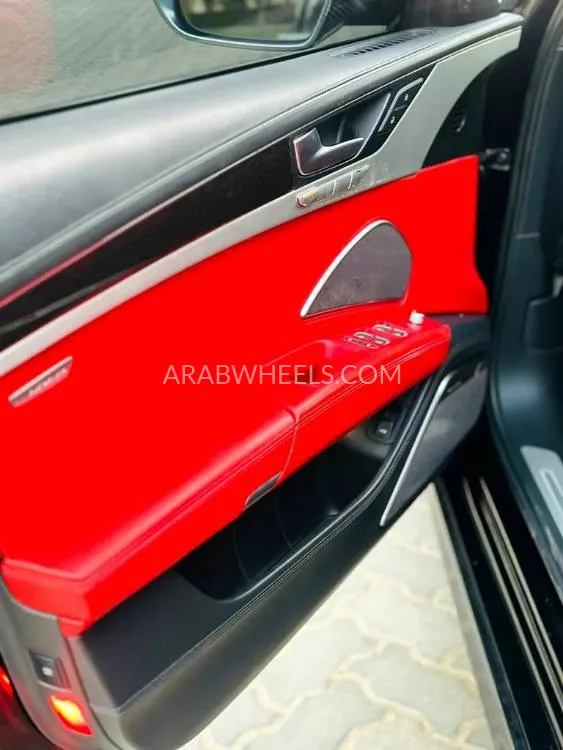 أودي إس 8 2014 for Sale in الشارقة Image-10